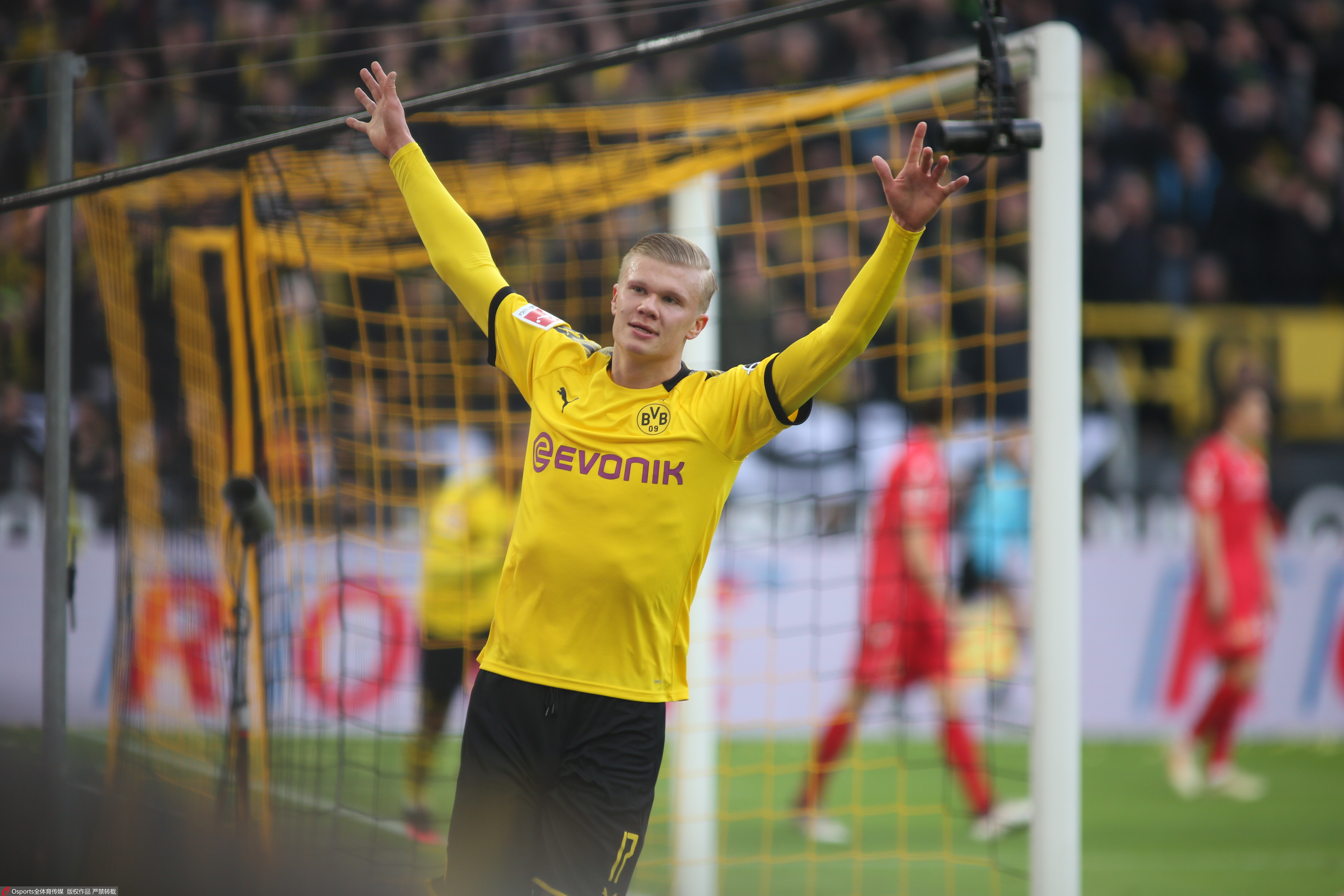 分差上双！桑普森跟进上篮得分并造成犯规 广厦一波8-0（分差破两位数！桑普森跟进上篮打成2+1 广厦掀起8-0高潮）